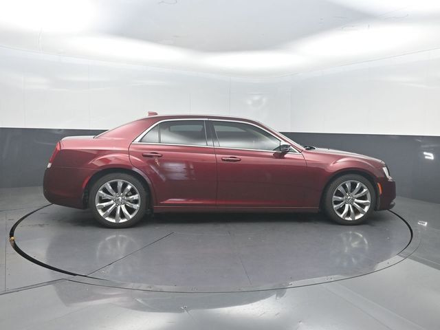 2019 Chrysler 300 Touring - 23071752 - 30