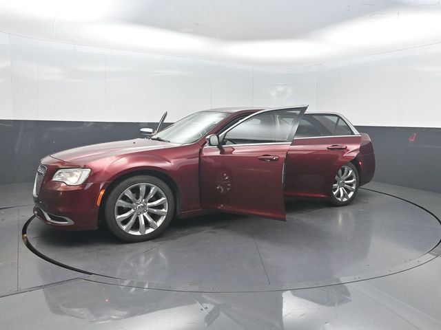 2019 Chrysler 300 Touring - 23071752 - 33