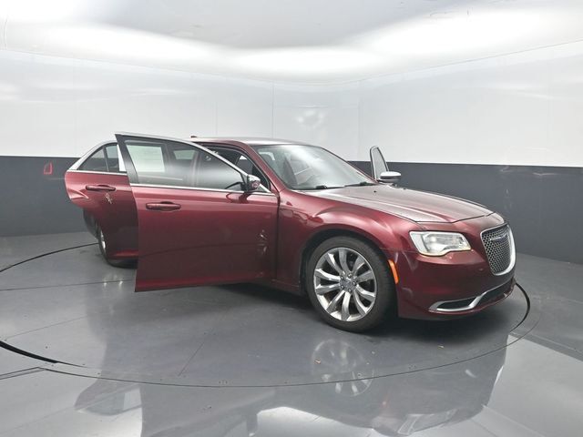 2019 Chrysler 300 Touring - 23071752 - 35