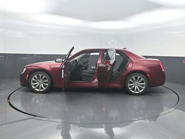2019 Chrysler 300 Touring - 23071752 - 36