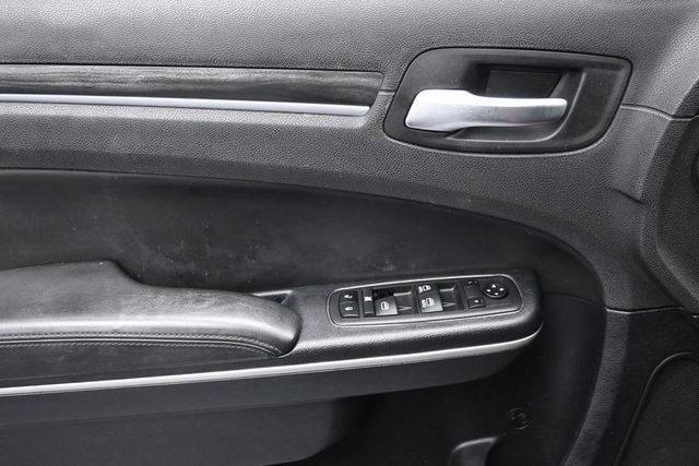 2019 Chrysler 300 Touring - 23071752 - 7