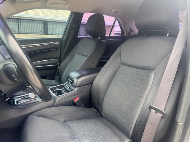 2019 Chrysler 300 Touring 4dr Sedan - 23034133 - 9