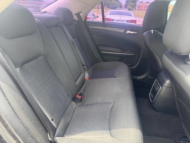 2019 Chrysler 300 Touring 4dr Sedan - 23034133 - 15