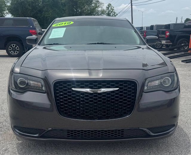 2019 Chrysler 300 Touring 4dr Sedan - 23034133 - 1
