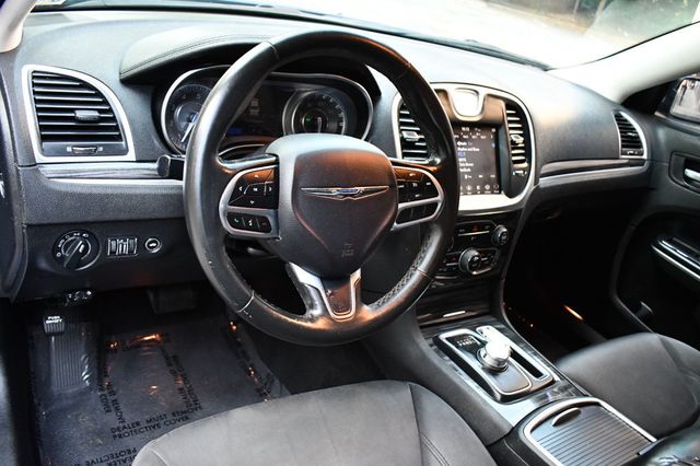 2019 Chrysler 300 Touring RWD - 22563886 - 31