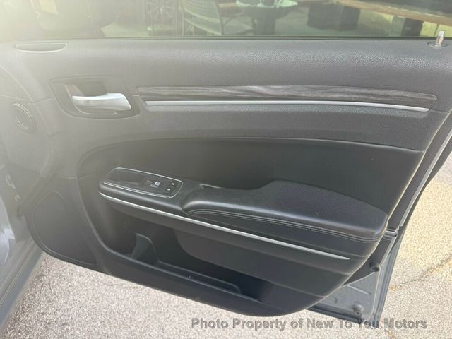 2019 Chrysler 300 Touring RWD - 22990469 - 14