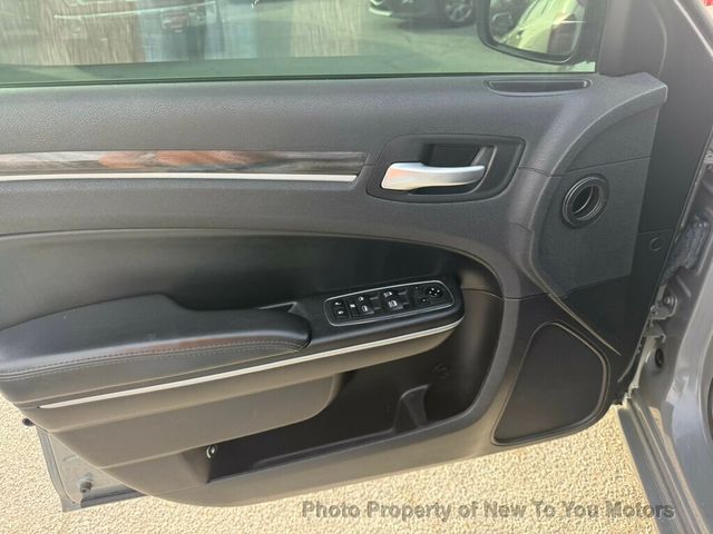 2019 Chrysler 300 Touring RWD - 22990469 - 15