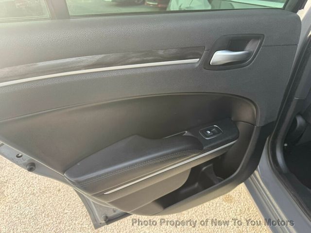 2019 Chrysler 300 Touring RWD - 22990469 - 16