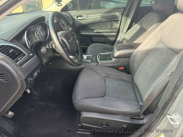 2019 Chrysler 300 Touring RWD - 22990469 - 5