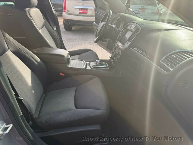 2019 Chrysler 300 Touring RWD - 22990469 - 6