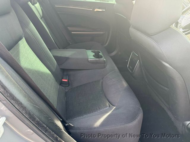 2019 Chrysler 300 Touring RWD - 22990469 - 7