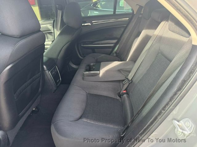 2019 Chrysler 300 Touring RWD - 22990469 - 8