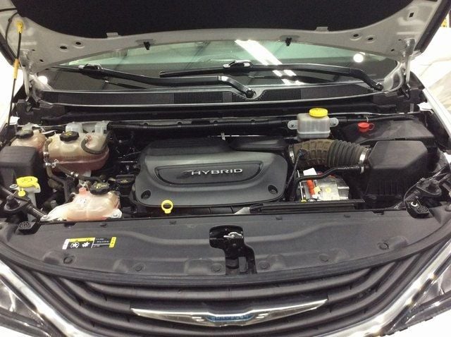 2019 Chrysler Pacifica Hybrid Touring Plus FWD - 22252072 - 30
