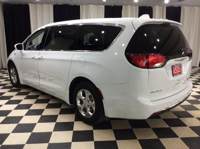 2019 Chrysler Pacifica Hybrid Touring Plus FWD - 22252072 - 3