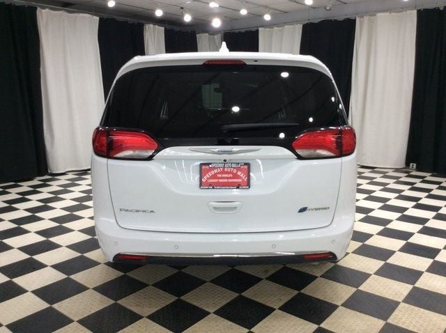 2019 Chrysler Pacifica Hybrid Touring Plus FWD - 22252072 - 4