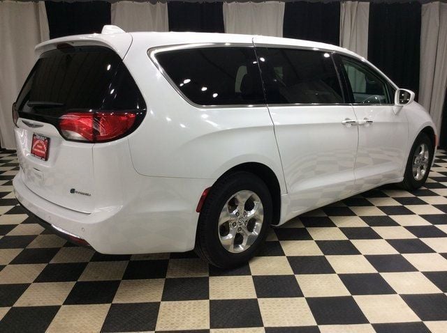 2019 Chrysler Pacifica Hybrid Touring Plus FWD - 22252072 - 5
