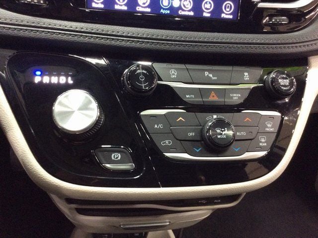 2019 Chrysler Pacifica Limited - 23034289 - 18