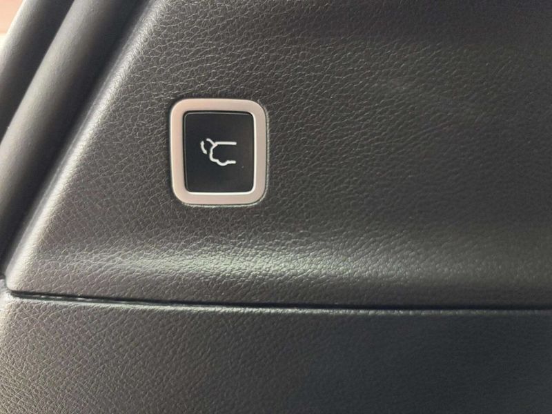 2019 Chrysler Pacifica Limited 4dr Mini Van - 22950316 - 24