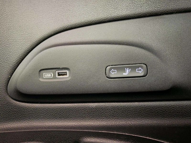 2019 Chrysler Pacifica Limited 4dr Mini Van - 22950316 - 27