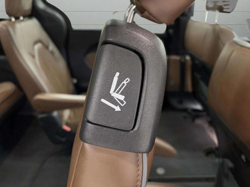 2019 Chrysler Pacifica Limited 4dr Mini Van - 22950316 - 28