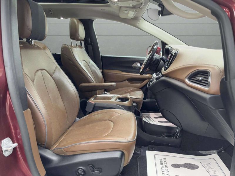 2019 Chrysler Pacifica Limited 4dr Mini Van - 22950316 - 32