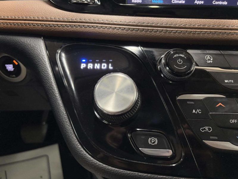 2019 Chrysler Pacifica Limited 4dr Mini Van - 22950316 - 38