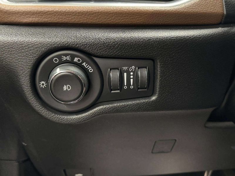 2019 Chrysler Pacifica Limited 4dr Mini Van - 22950316 - 50