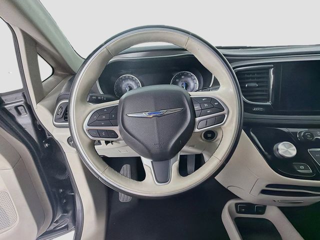 2019 Chrysler Pacifica Limited FWD - 23079579 - 10