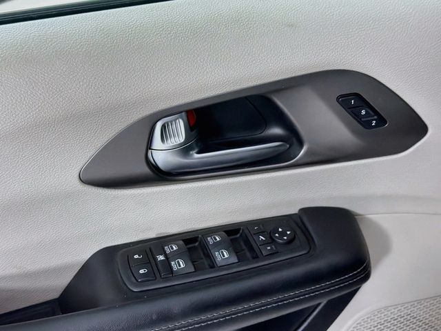 2019 Chrysler Pacifica Limited FWD - 23079579 - 17