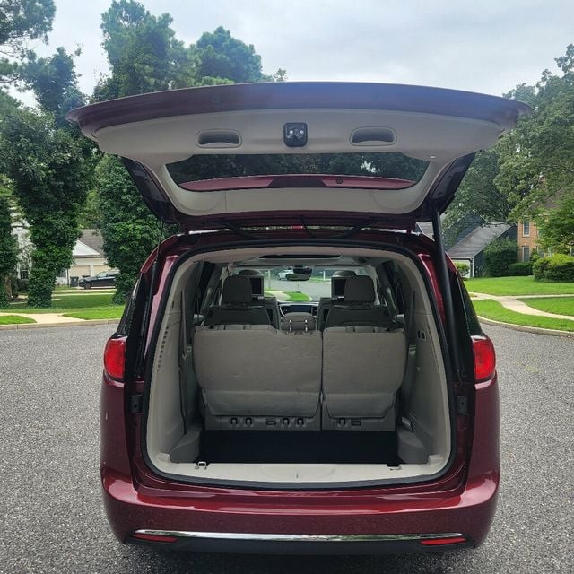 2019 Chrysler Pacifica Limited FWD - 22544537 - 16