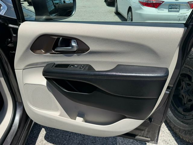 2019 Chrysler Pacifica LX FWD - 23038899 - 17