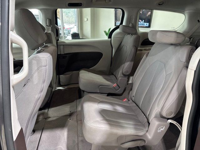 2019 Chrysler Pacifica Touring - 22734185 - 18