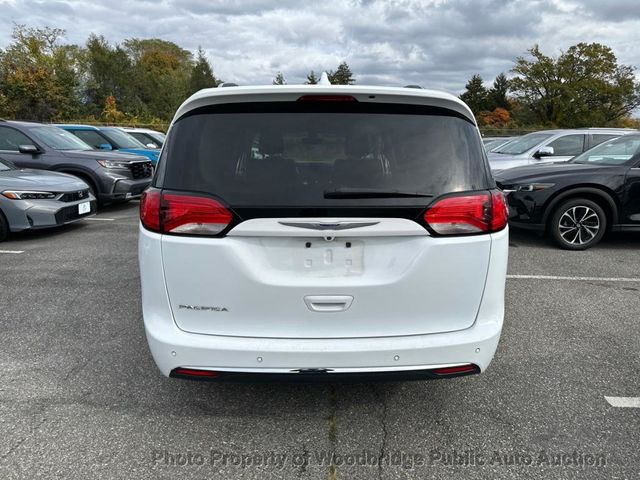 2019 Chrysler Pacifica Touring L - 22940868 - 3