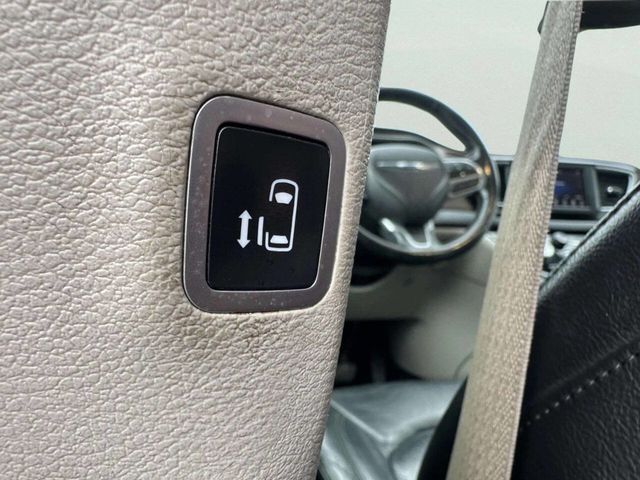 2019 Chrysler Pacifica Touring L 35th Anniversary FWD - 22968924 - 35