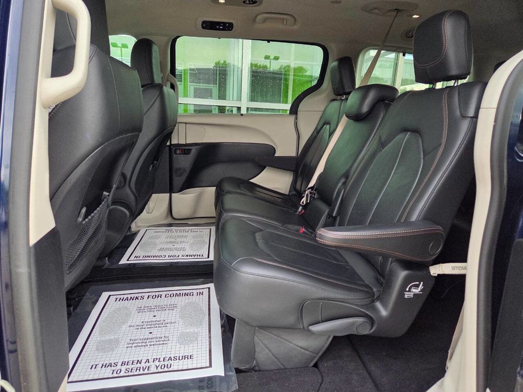 2019 Chrysler Pacifica Touring L photo 9