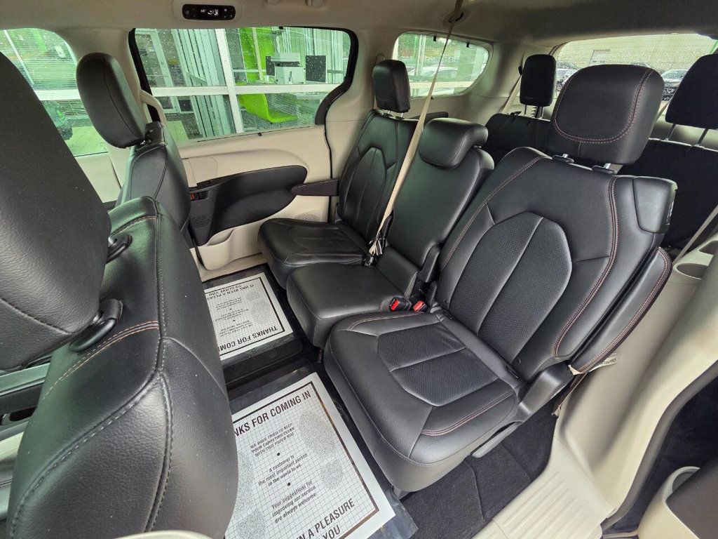 2019 Chrysler Pacifica Touring L photo 10