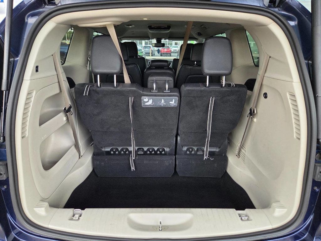 2019 Chrysler Pacifica Touring L photo 11
