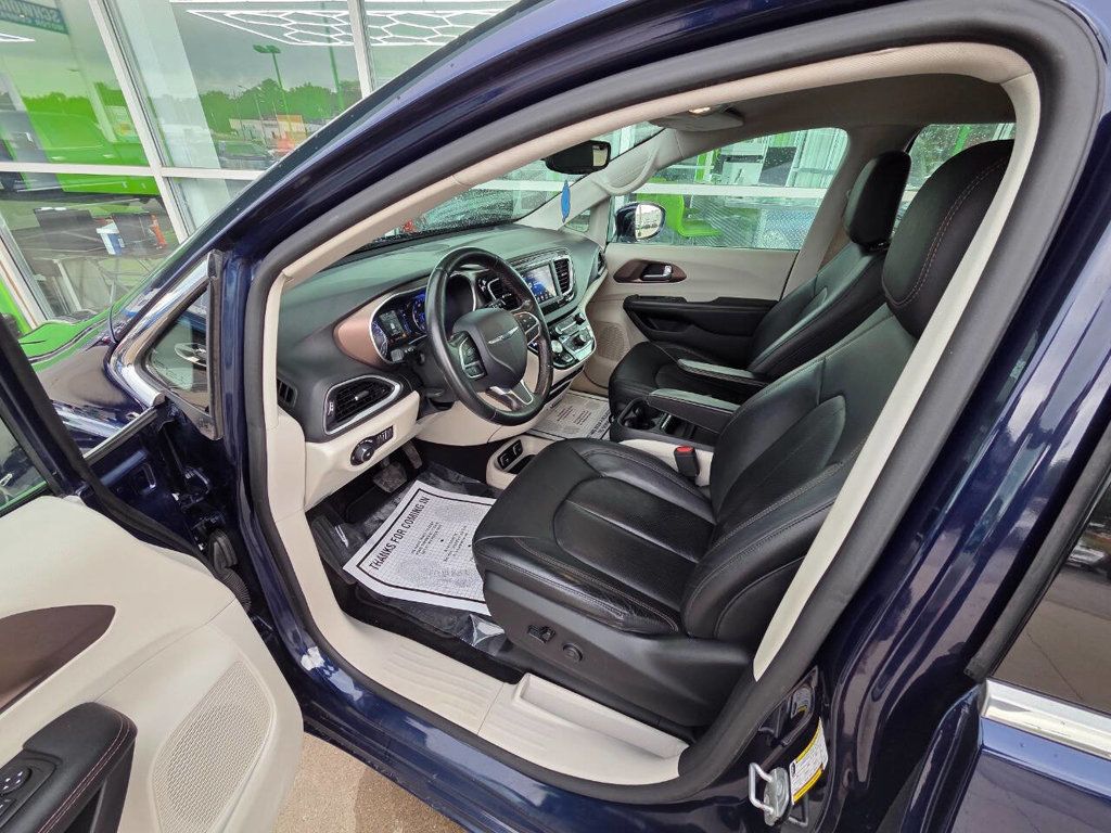 2019 Chrysler Pacifica Touring L photo 12