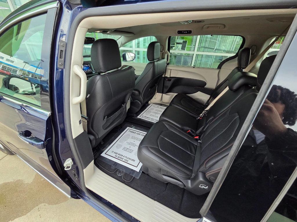 2019 Chrysler Pacifica Touring L photo 13