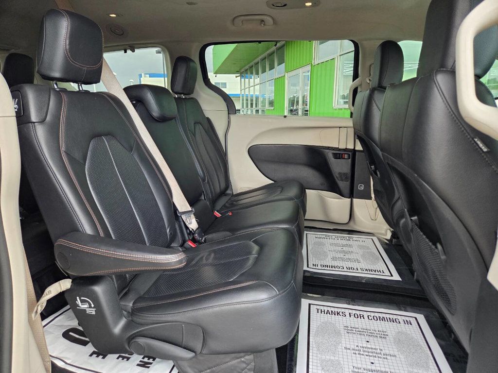 2019 Chrysler Pacifica Touring L photo 14