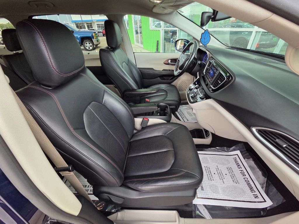 2019 Chrysler Pacifica Touring L photo 16