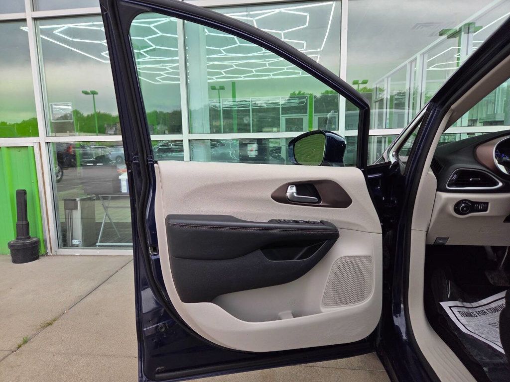 2019 Chrysler Pacifica Touring L photo 19