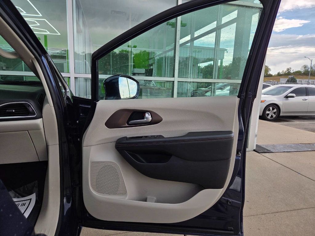 2019 Chrysler Pacifica Touring L photo 20