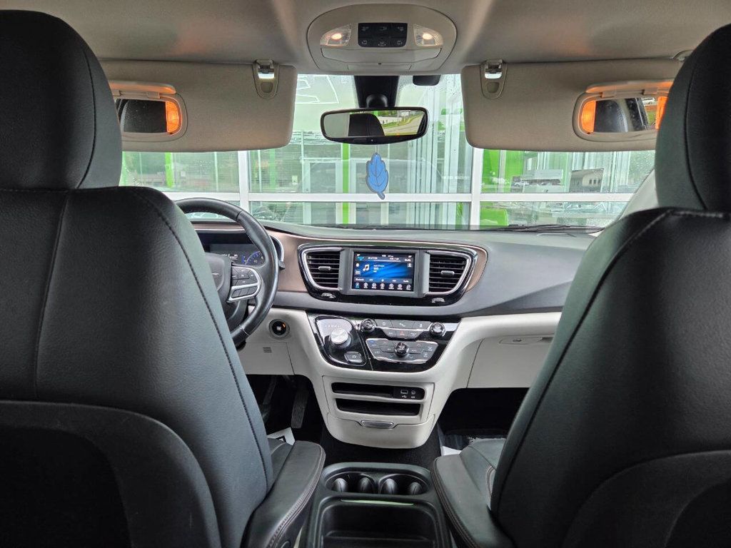 2019 Chrysler Pacifica Touring L photo 23