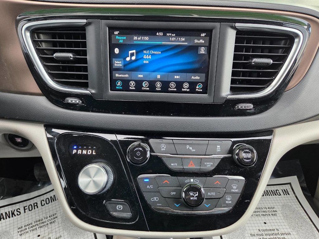 2019 Chrysler Pacifica Touring L photo 25