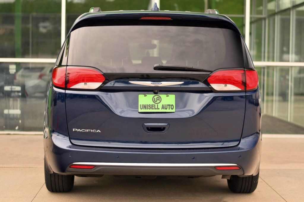 2019 Chrysler Pacifica Touring L photo 4