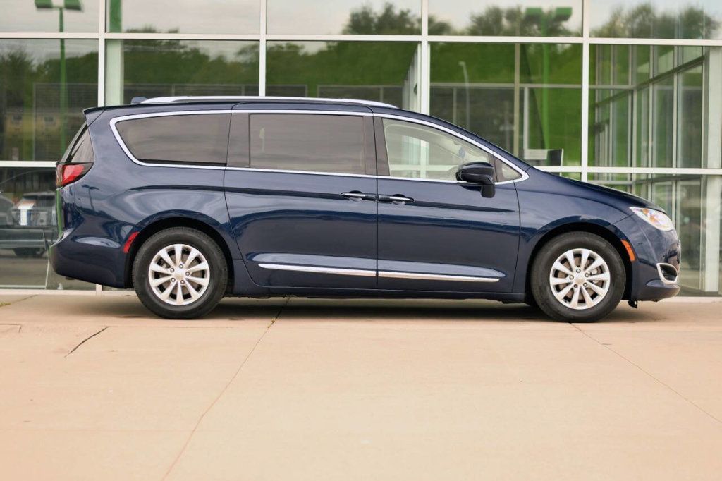 2019 Chrysler Pacifica Touring L photo 6