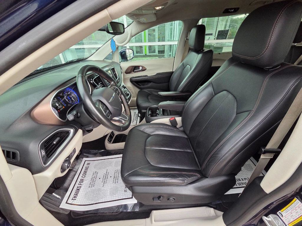 2019 Chrysler Pacifica Touring L photo 7