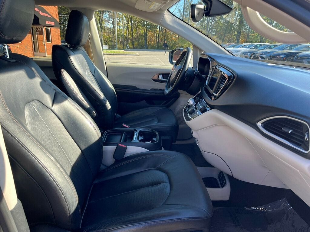 2019 Chrysler Pacifica Touring L FWD - 22667850 - 10