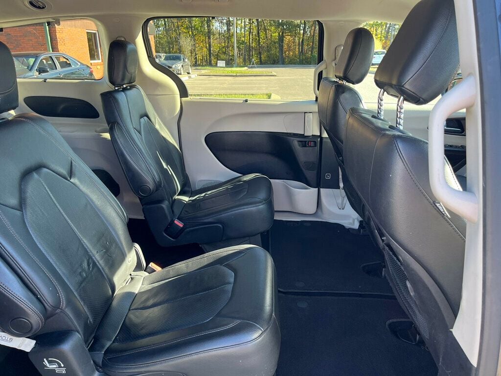 2019 Chrysler Pacifica Touring L FWD - 22667850 - 11